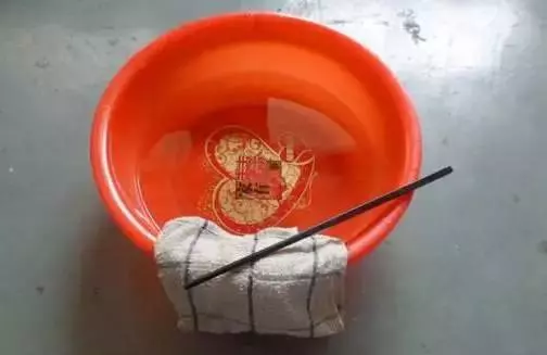 常見車玻璃升降故障,其實不用花1分錢就能修好