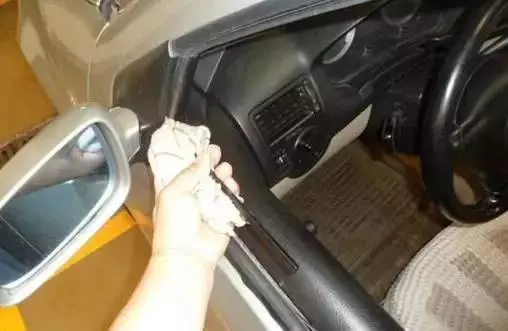 常見車玻璃升降故障,其實不用花1分錢就能修好