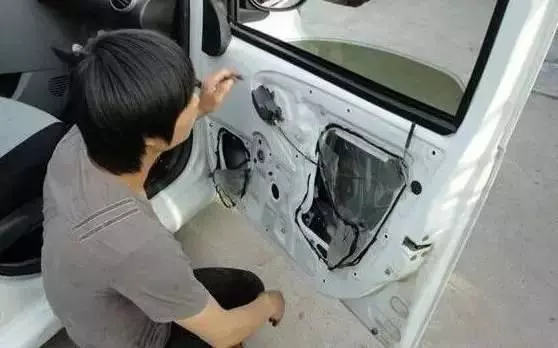 常見車玻璃升降故障,其實不用花1分錢就能修好