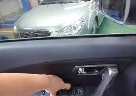常見車玻璃升降故障,其實不用花1分錢就能修好