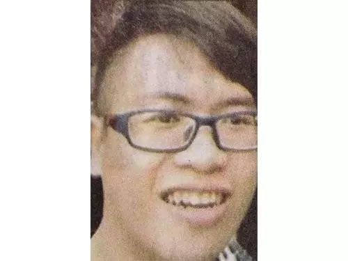 疑醉酒駕駛闖禍,撞死4名華裔男子的張姓女司機(34歲),今日被警方押上推事庭申請延長扣留令,獲推事批准延扣4天