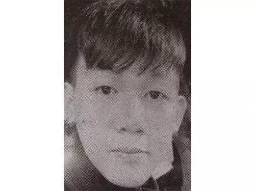 疑醉酒駕駛闖禍,撞死4名華裔男子的張姓女司機(34歲),今日被警方押上推事庭申請延長扣留令,獲推事批准延扣4天