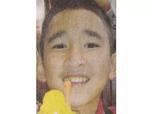 疑醉酒駕駛闖禍,撞死4名華裔男子的張姓女司機(34歲),今日被警方押上推事庭申請延長扣留令,獲推事批准延扣4天