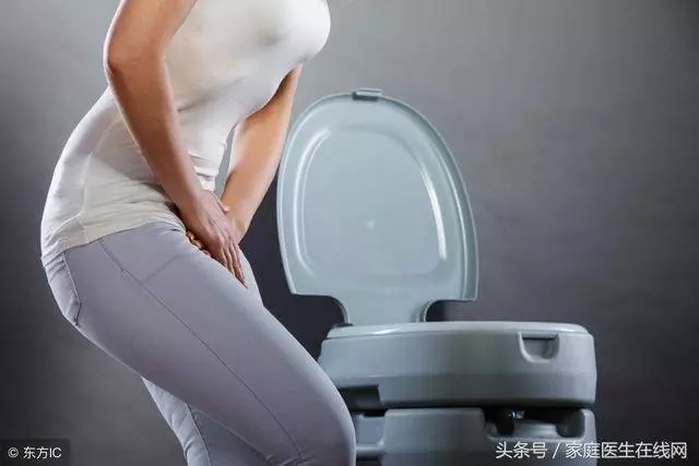 女人尿尿時,發現尿液很黃?身體在跟你「報告」這5件事