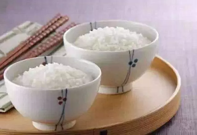 只要在蓋鍋前多加這一樣東西,飯就會好吃100倍這東西每個家庭都一定有…