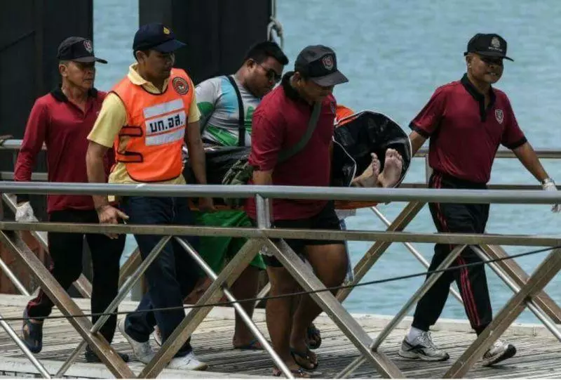 41死15失蹤49獲救.普吉救難人員打撈沉船