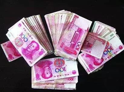 媽媽躥搓我偷老公的存摺給弟弟買房,我拒絕後竟以死相逼
