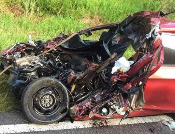 東西大道車禍 樹桐羅厘撞2車 4人死