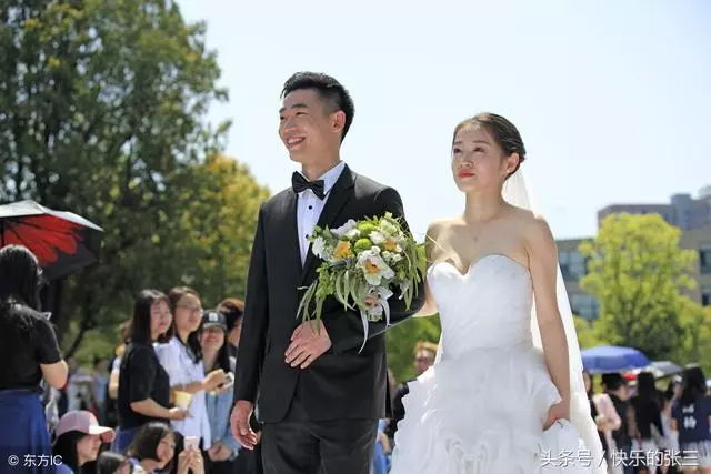 老婆坐月子媽不讓吃飯,我趕她走,老婆指指廚房,我求媽原諒