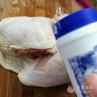 ◤好好吃!◢肉質嫩滑的「咸香鹽酒雞」+「蔥油蒸雞」有秘訣! 蒸出來的湯汁非常好下飯