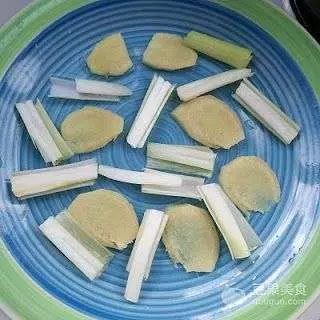 ◤好好吃!◢肉質嫩滑的「咸香鹽酒雞」+「蔥油蒸雞」有秘訣! 蒸出來的湯汁非常好下飯