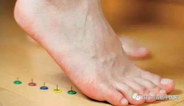 走路腳跟疼,像踩到釘子一樣?這病惹禍,簡單四招幫你遠離疼痛