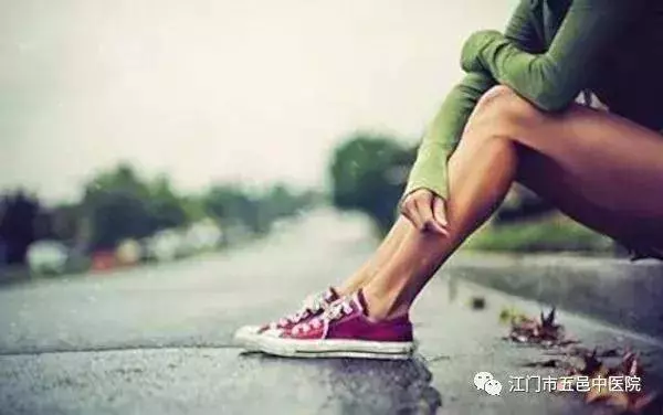 走路腳跟疼,像踩到釘子一樣?這病惹禍,簡單四招幫你遠離疼痛