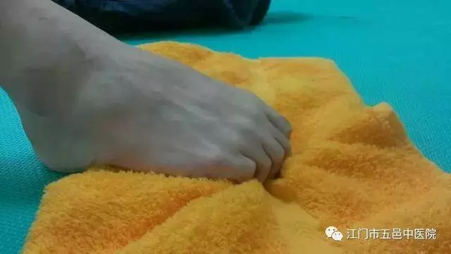 走路腳跟疼,像踩到釘子一樣?這病惹禍,簡單四招幫你遠離疼痛