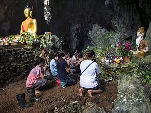 困山洞泰13師生學潛水 水道能見度零 逃生天需3小時