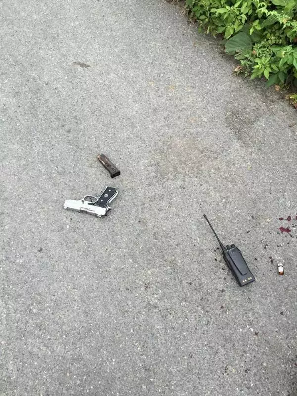 南投警察「台灣真男人」,連中兩槍全身血,徒手「霸氣扳倒」通緝犯
