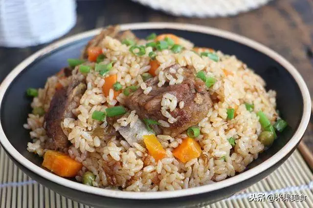 這樣做燜飯,我一次可以吃3碗,醬香美味又好吃,隔三差五做一次