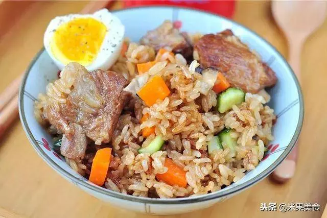 這樣做燜飯,我一次可以吃3碗,醬香美味又好吃,隔三差五做一次