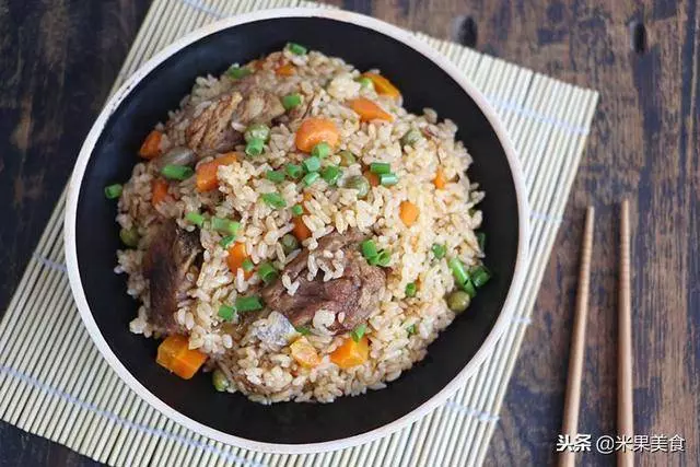 這樣做燜飯,我一次可以吃3碗,醬香美味又好吃,隔三差五做一次
