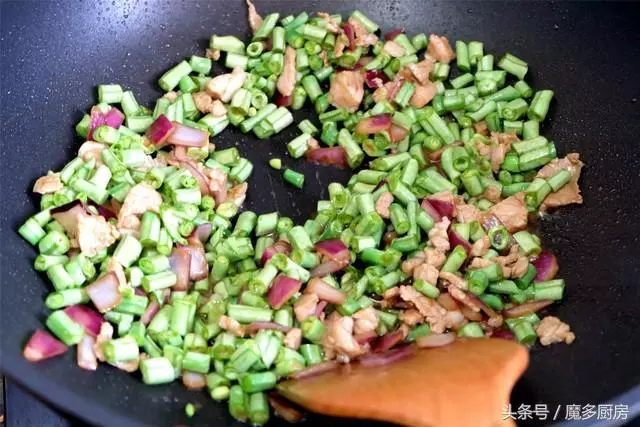 炒飯經常吃,但這麼炒還是第一次,孩子說比蛋炒飯好吃!