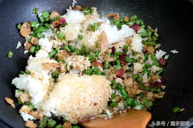 炒飯經常吃,但這麼炒還是第一次,孩子說比蛋炒飯好吃!