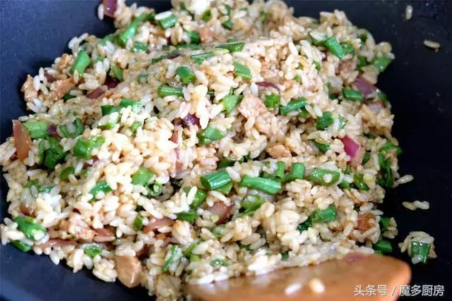 炒飯經常吃,但這麼炒還是第一次,孩子說比蛋炒飯好吃!