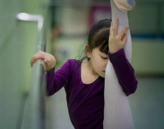 第一次見准公婆,6歲小姑子一直盯著我肚子看,回家我就退婚了
