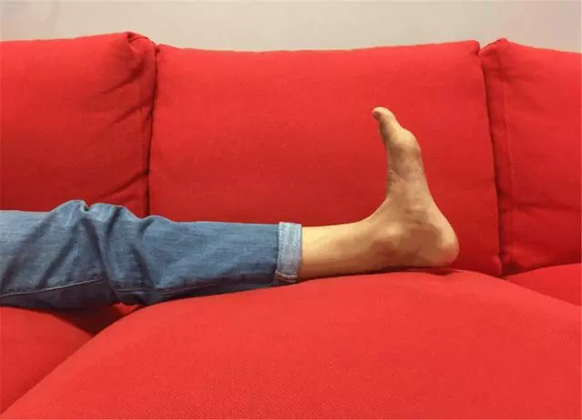 腳上有個「化血栓」動作,每天動一動,血管變通暢,血栓不來擾