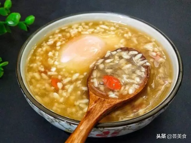 冬季最適合女人喝的一碗甜羹,改善手腳冰涼,喝出好氣色