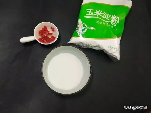 冬季最適合女人喝的一碗甜羹,改善手腳冰涼,喝出好氣色