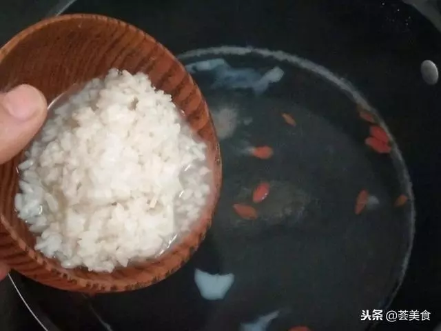 冬季最適合女人喝的一碗甜羹,改善手腳冰涼,喝出好氣色