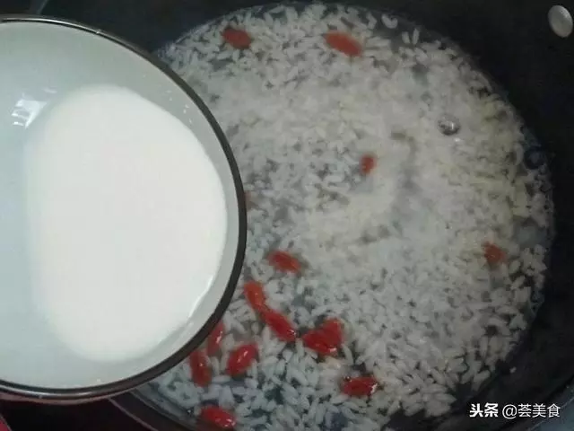 冬季最適合女人喝的一碗甜羹,改善手腳冰涼,喝出好氣色