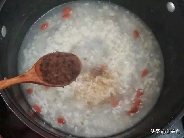 冬季最適合女人喝的一碗甜羹,改善手腳冰涼,喝出好氣色