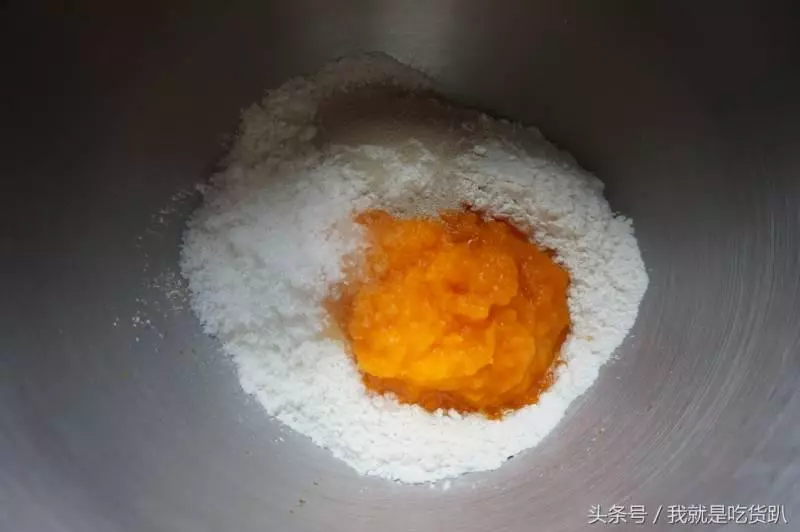 這兩款蒸著吃的南瓜蒸餅,做法簡單又健康,好吃的不要不要的!