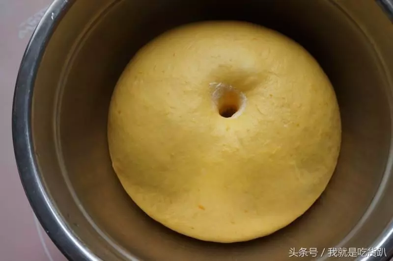 這兩款蒸著吃的南瓜蒸餅,做法簡單又健康,好吃的不要不要的!