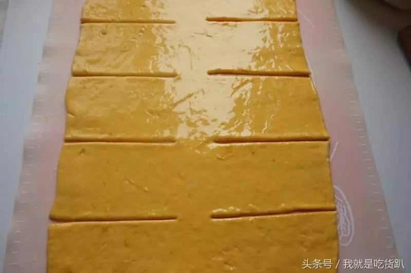 這兩款蒸著吃的南瓜蒸餅,做法簡單又健康,好吃的不要不要的!