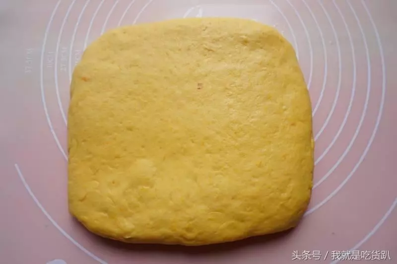 這兩款蒸著吃的南瓜蒸餅,做法簡單又健康,好吃的不要不要的!