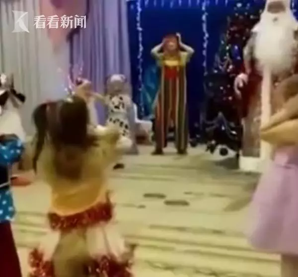 悲傷聖誕節!爺爺到孫子幼兒園扮聖誕老人 表演途中竟昏倒去世