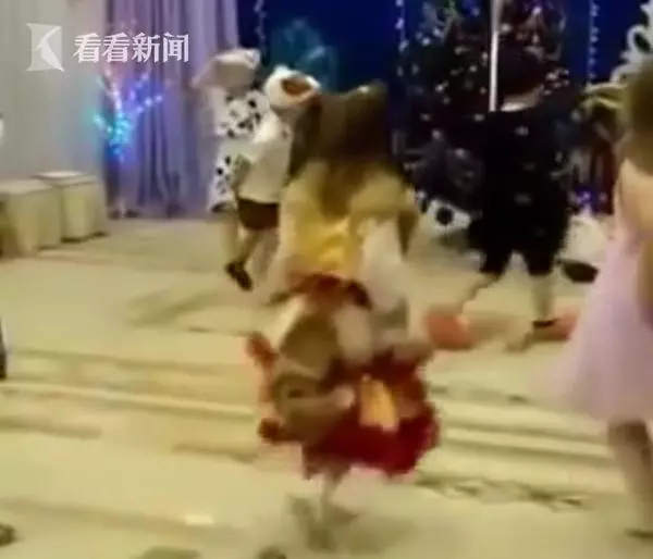 悲傷聖誕節!爺爺到孫子幼兒園扮聖誕老人 表演途中竟昏倒去世