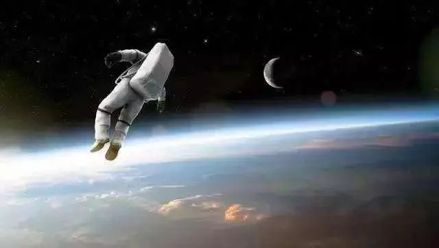 地球每秒自轉「566」米,那麼自轉速度加快,會把人類甩出去嗎?
