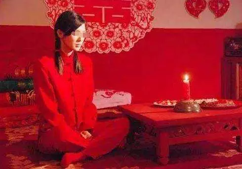 公公再娶瞞著我和老公,無意去到婚禮現場,老公看到新娘怒砸婚禮