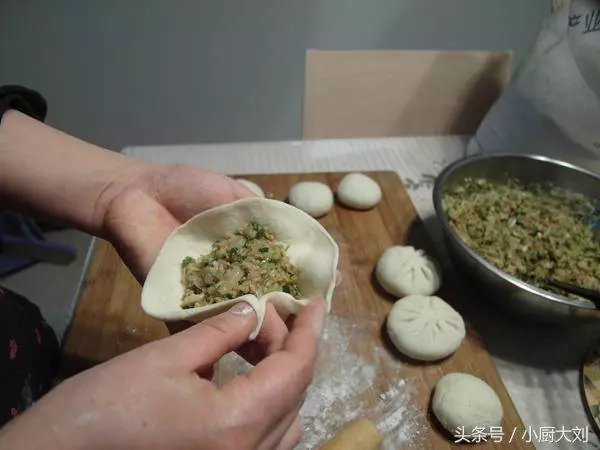 無需泡打粉,無需二次發酵,簡單5步,教你蒸出鬆軟美味的包子來