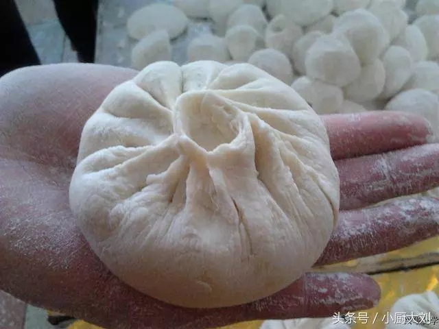 無需泡打粉,無需二次發酵,簡單5步,教你蒸出鬆軟美味的包子來