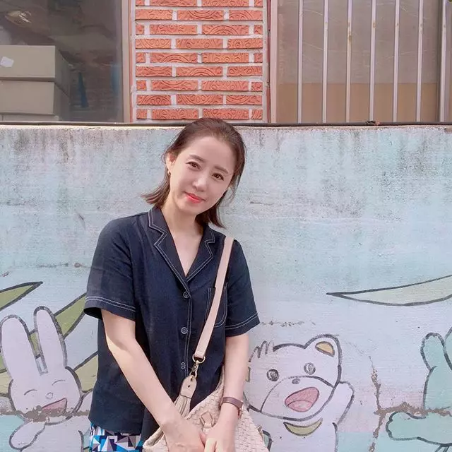這對「史上最美母女」讓全球網友都戀愛!女兒公開「媽媽年輕美照」後…螢幕前的網友又暴動了!