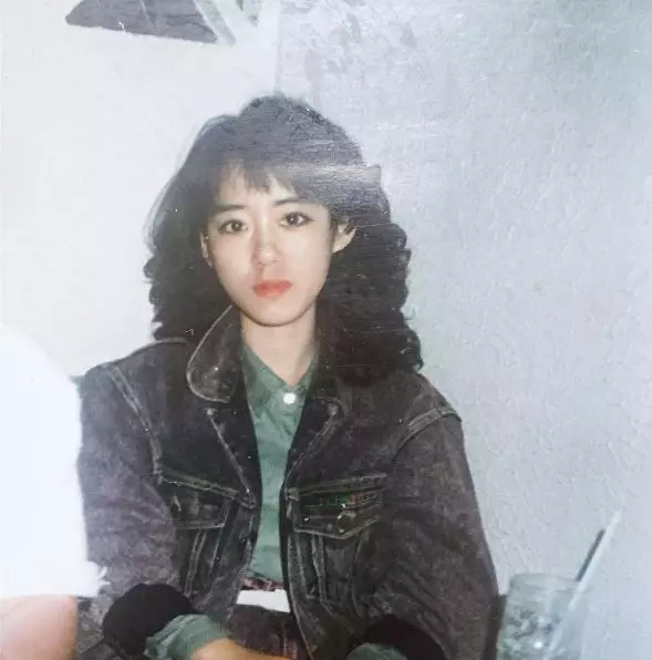 這對「史上最美母女」讓全球網友都戀愛!女兒公開「媽媽年輕美照」後…螢幕前的網友又暴動了!