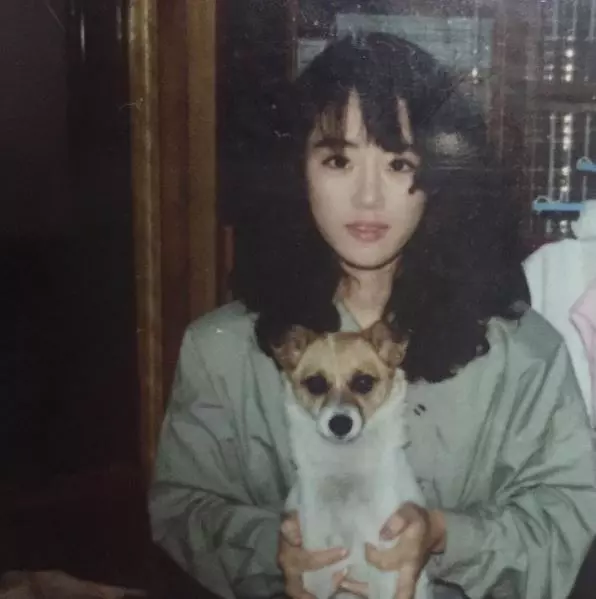 這對「史上最美母女」讓全球網友都戀愛!女兒公開「媽媽年輕美照」後…螢幕前的網友又暴動了!
