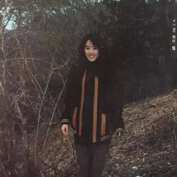 這對「史上最美母女」讓全球網友都戀愛!女兒公開「媽媽年輕美照」後…螢幕前的網友又暴動了!