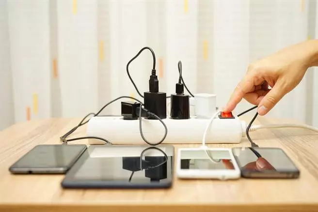 手機充電器能混用嗎?2A和1A差別在這