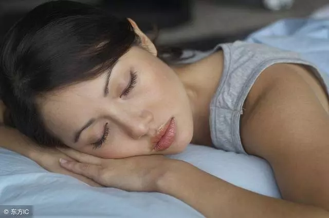 婆婆給我吃了一桌好菜後,我昏睡過去醒來一絲不掛,生完孩子我知道了一個「秘密」