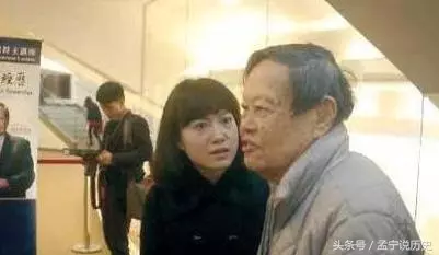 他「82歲時娶28歲嫩妻」轟動社會!沒人看好卻相伴13年,95歲的他說:「我死後你可以...」